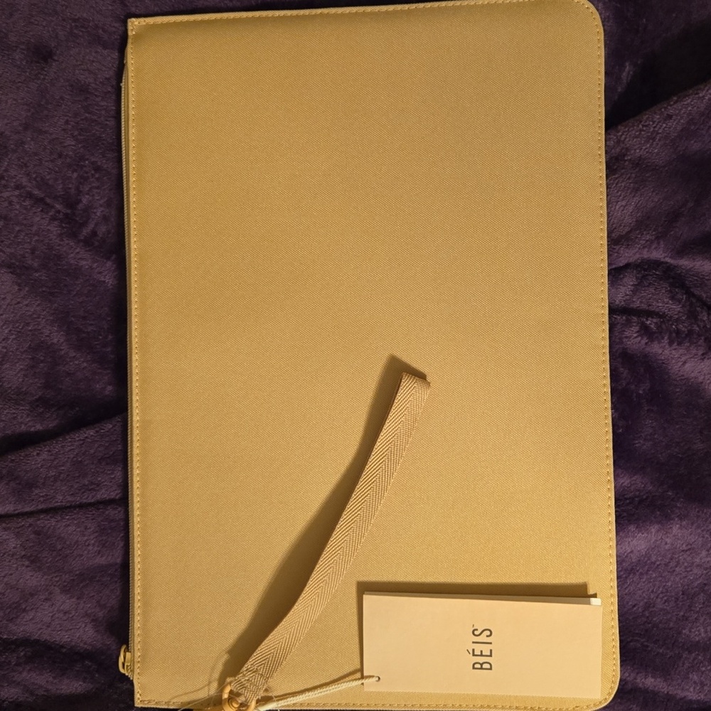 BEIS- beisics laptop sleeve in beige